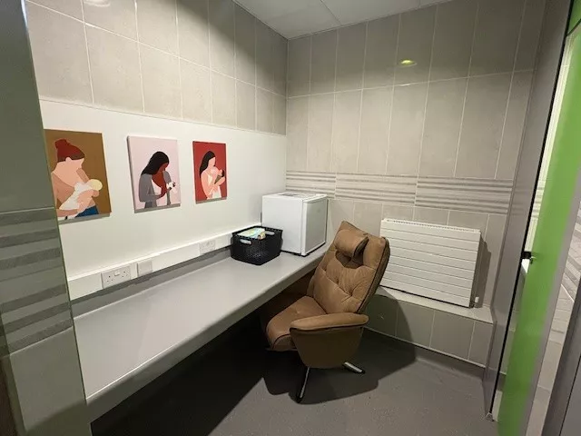 An Seomra Ciúin (The Quiet Room): The room offers a peaceful environment for breastfeeding mothers, individuals managing health conditions or recovering from treatment and anyone who needs a quiet moment during the day.