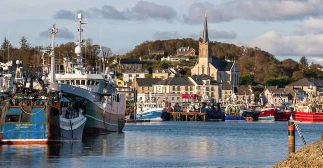 image of killybegs port & town