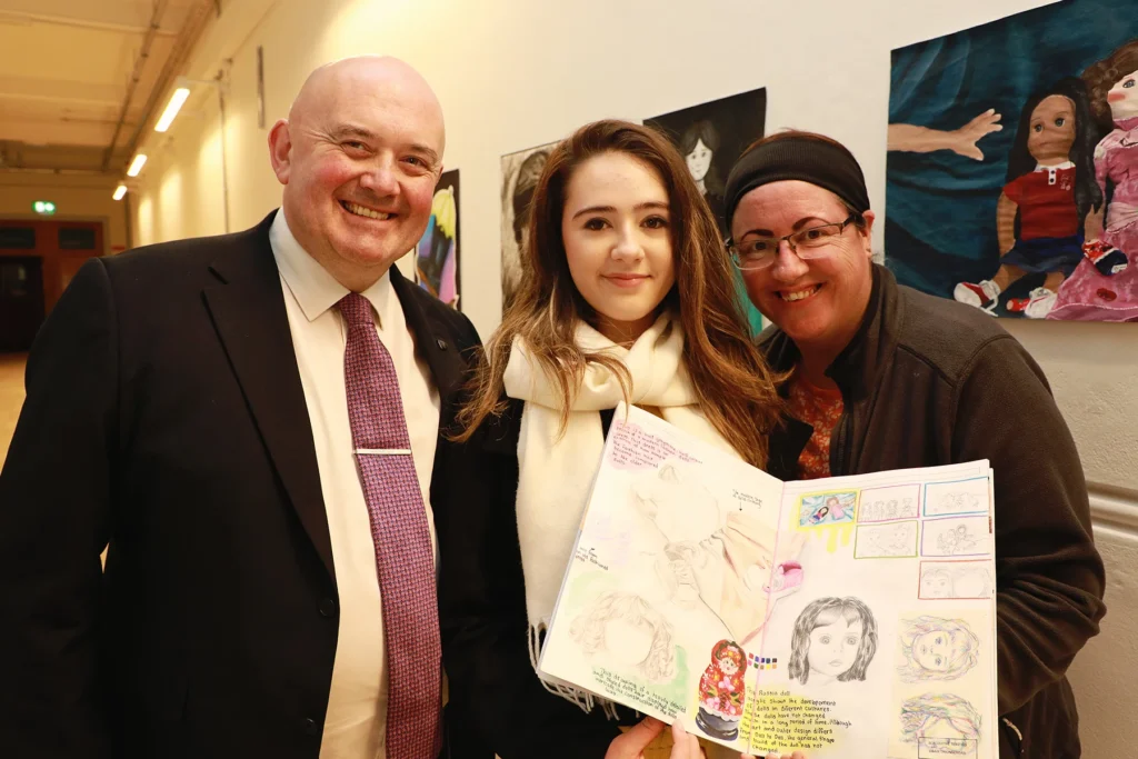 Ger, Keira and Ruth Kelly, Castlegar