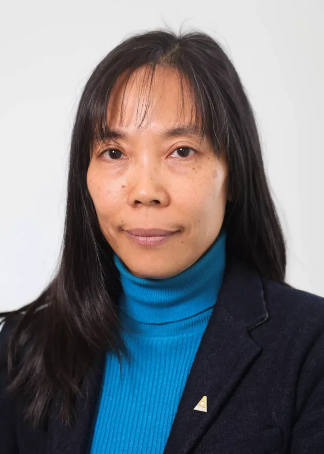 Headshot of Amelia Au-Yeung