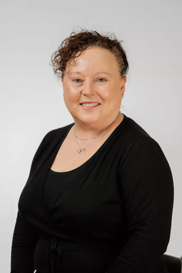 Headshot of Fiona Crowe