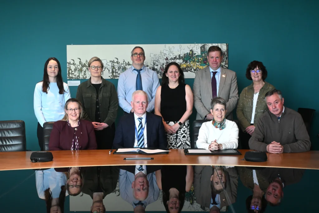 Dr Brigid Hoban, Programme Director of the Higher Diploma in Medical Science; Maria Molloy, Deputy Hospital Manager, NGH; Thomas Smyth, Head of School of Life Sciences, ATU; Elaine Dobell, Regional Director of Communications and Public Affairs at HSCP; Dr Eugene McCarthy, Head of Department of Analytical, Biopharmaceutical and Medical Sciences, ATU; Dr Mary McGrath, Programme Director of the Higher Diploma in Medical Science Front row L-R: 1. Dr Joanne Gallagher, Dean of Faculty of Science and Health, ATU; Tony Canavan, General Manager, HSE; Dr Orla Flynn, President of TU; Pat Mulhare, HSE National Laboratory Programme Manager.