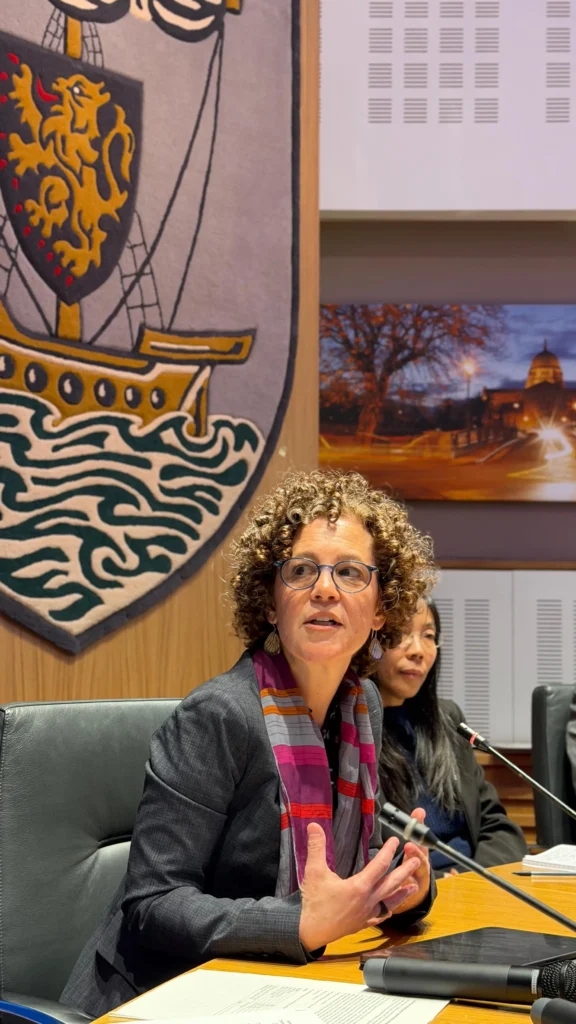 Dr Stephanie Doscher