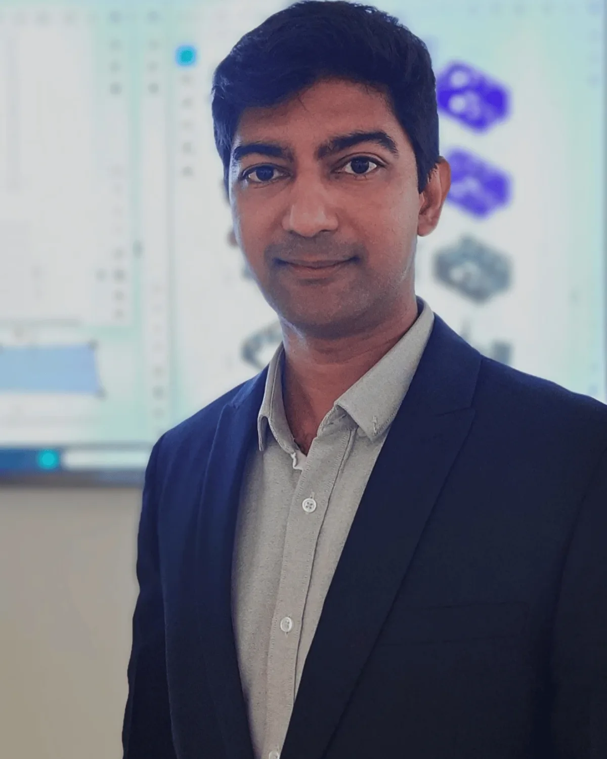 Headshot of Dr Samar Momin