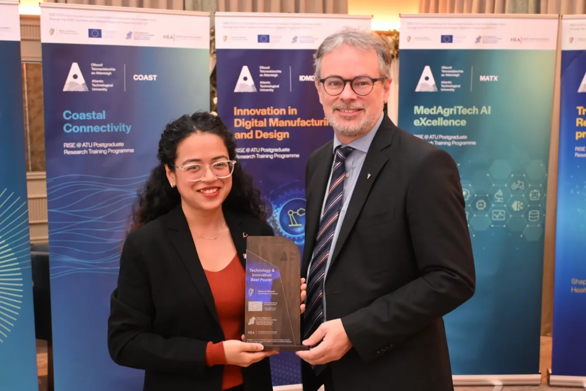 Female student Dipshikha Das receiving award from CEO of Research, Innovation, and Engagement