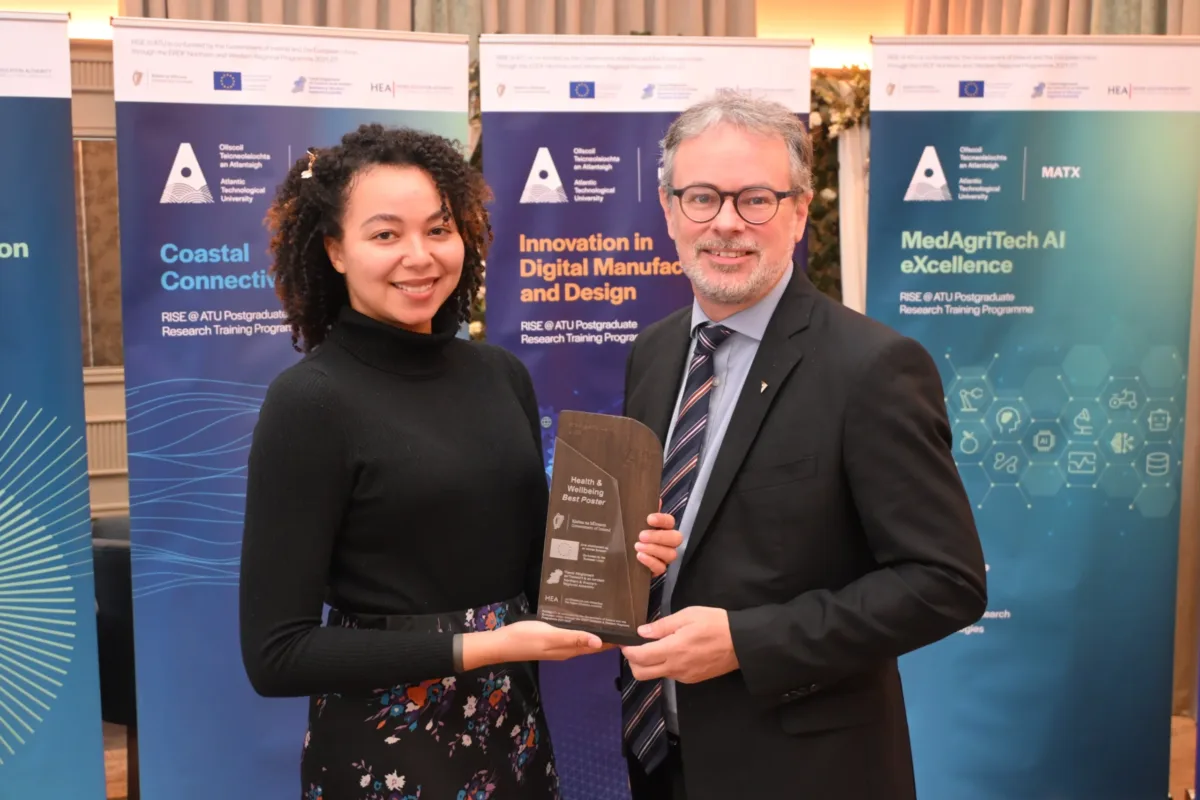 Female student Vanessa Nobles receiving award from CEO of RIE